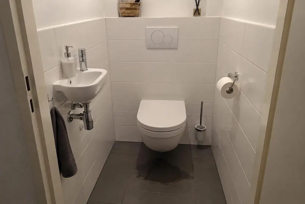 Lekdetectie Rhenen – natte vloer bij een toilet
